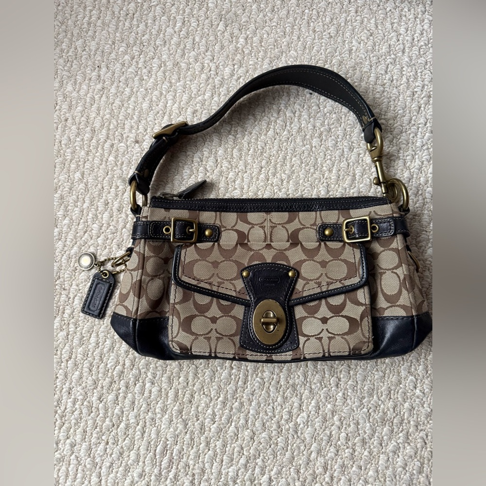 Coach Legacy Shoulder Bag 
D0771-11140